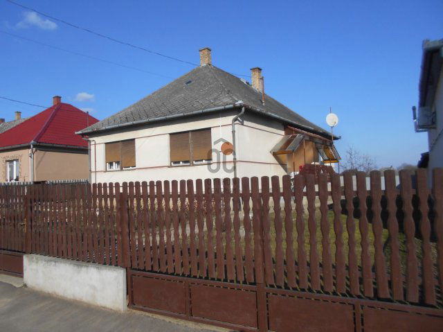 Eladó családi ház, Dögén 27.9 M Ft, 5 szobás