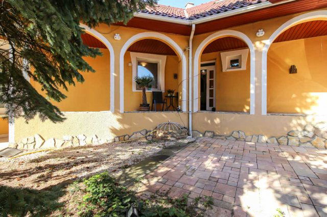 Eladó családi ház, Diósdon 150 M Ft, 7 szobás