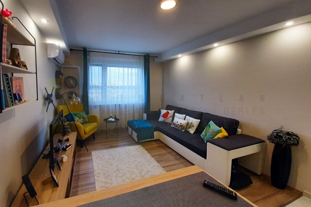 Kiadó panellakás, albérlet, Szegeden, Csongrádi sugárúton