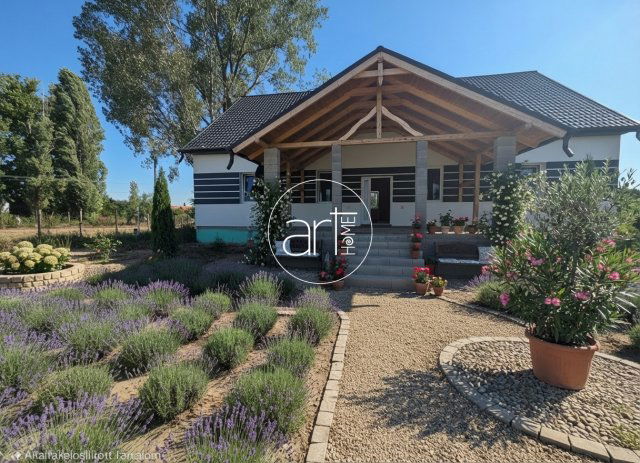 Eladó családi ház, Szatymazon 84 M Ft, 4 szobás