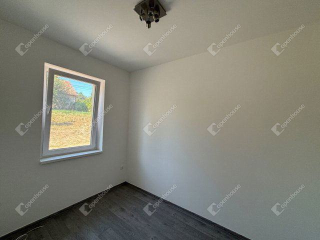 Kiadó téglalakás, albérlet, Győrött 290 E Ft / hó, 4 szobás
