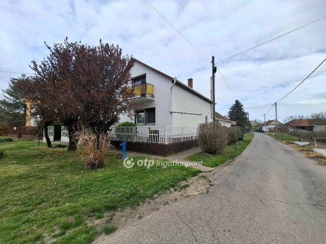 Eladó családi ház, Körösszakálon 27 M Ft, 3+3 szobás