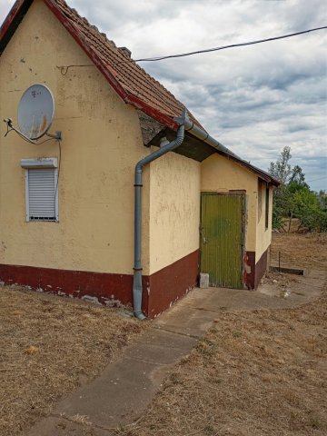 Eladó családi ház, Mikepércsen 18 M Ft, 1 szobás