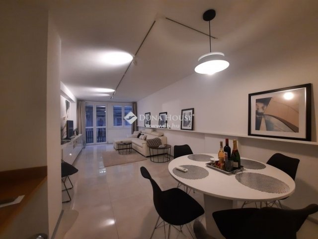 Eladó téglalakás, Budapesten, V. kerületben 89.9 M Ft, 1 szobás