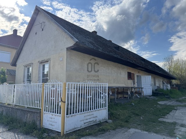 Eladó családi ház, Ácson 19 M Ft, 2 szobás