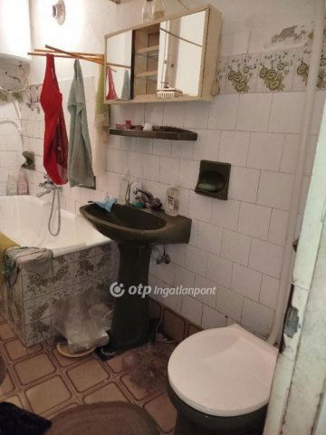 Eladó téglalakás, Pécsett 39.9 M Ft, 2 szobás