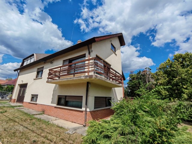 Eladó családi ház, Pécelen 119.95 M Ft, 6+2 szobás