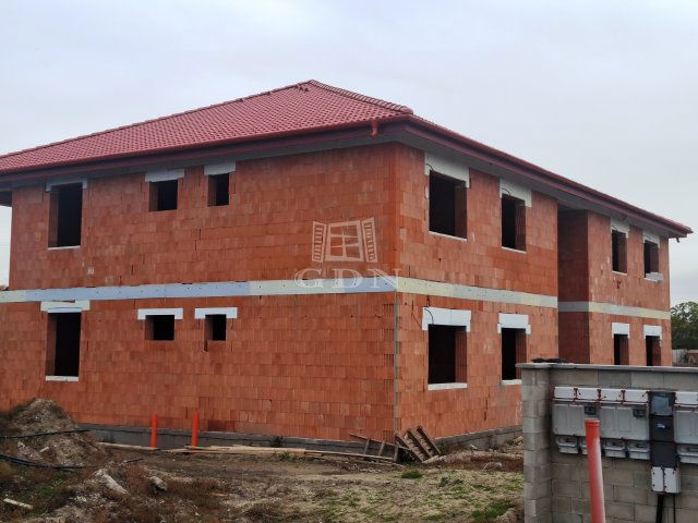 Eladó iroda, Szigethalmon 76.2 M Ft, 4 szobás