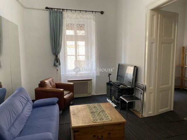 Kiadó téglalakás, albérlet, Pécsett 150 E Ft / hó, 3 szobás
