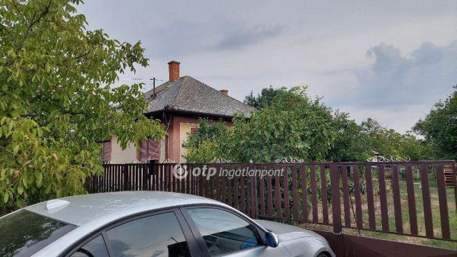 Eladó családi ház, Kisújszálláson 15.5 M Ft, 2 szobás
