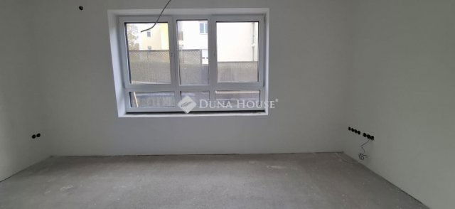 Eladó téglalakás, Pécsett 99.5 M Ft, 2+1 szobás