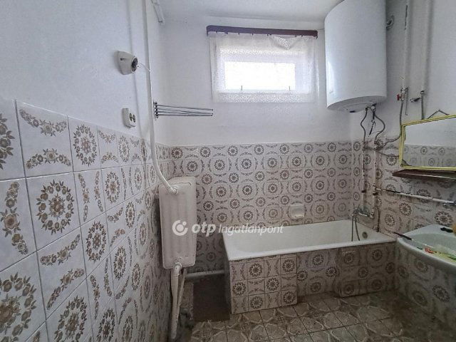 Eladó családi ház, Kisújszálláson 20 M Ft, 2+1 szobás