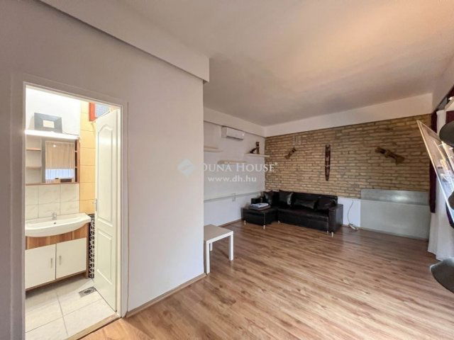 Eladó téglalakás, Budapesten, XXI. kerületben 49.9 M Ft