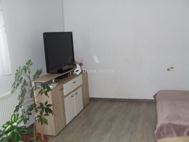 Eladó családi ház, Esztergomban 85 M Ft, 5 szobás