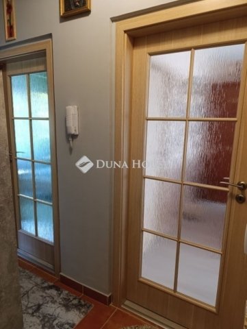 Eladó panellakás, Pécsett 63.5 M Ft, 3 szobás