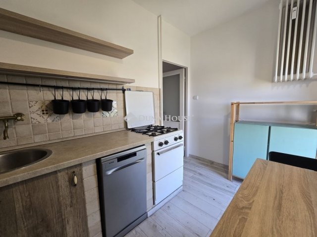 Kiadó panellakás, albérlet, Pécsett 180 E Ft / hó, 2 szobás