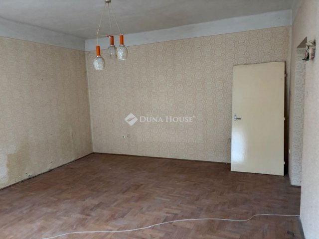 Eladó téglalakás, Tatán, Kálvária utcában 22.9 M Ft, 2 szobás