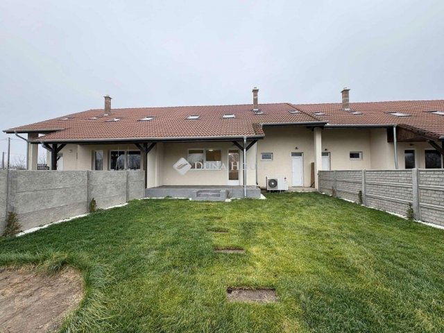 Eladó családi ház, Újlengyelen 79.9 M Ft, 5 szobás