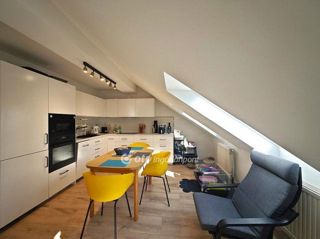 Eladó téglalakás, Dunakeszin 99.9 M Ft, 4 szobás