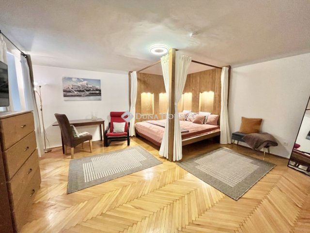 Eladó téglalakás, Budapesten, V. kerületben 109.8 M Ft, 2 szobás