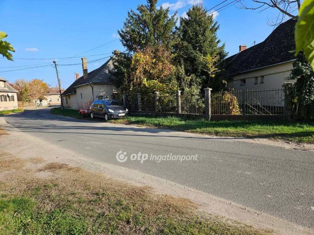 Eladó családi ház, Bölcskén 24.5 M Ft, 4 szobás