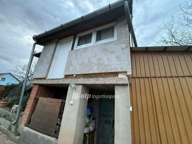 Eladó családi ház, Debrecenben 36.5 M Ft, 1 szobás