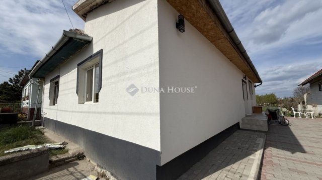 Eladó családi ház, Zsámbokon 59.5 M Ft, 4 szobás