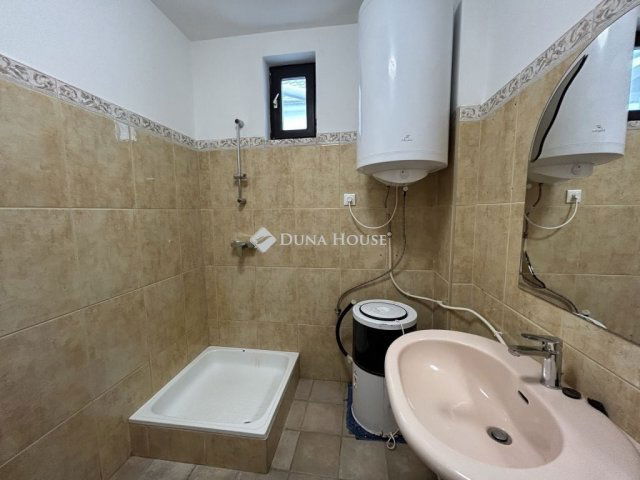 Eladó családi ház, Fülöpszálláson 300 M Ft, 19 szobás