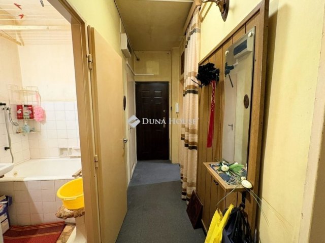 Eladó téglalakás, Szegeden 46.7 M Ft, 2 szobás