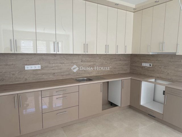 Eladó ikerház, Szigetszentmártonban 69.9 M Ft, 4 szobás