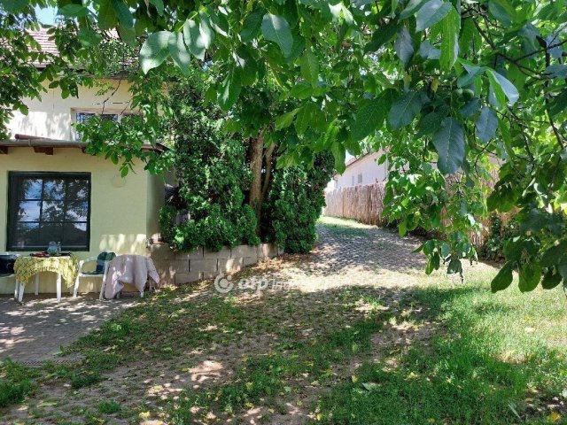 Eladó téglalakás, Gödöllőn 45 M Ft, 2 szobás