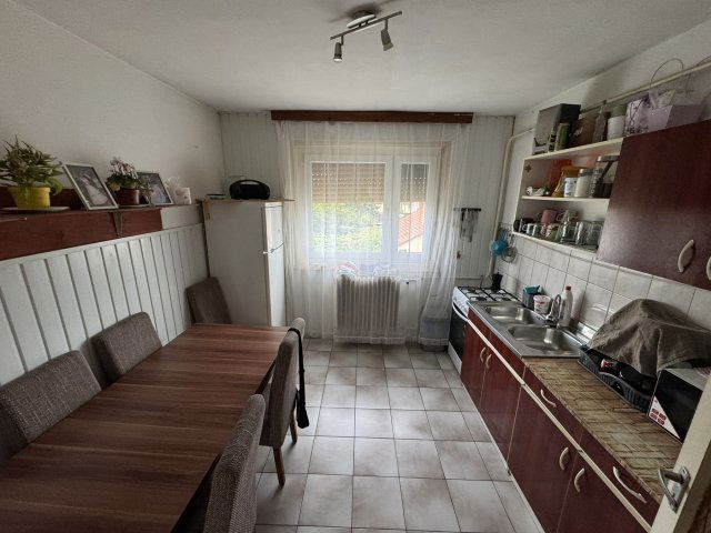 Eladó családi ház, Budapesten, XVI. kerületben, Aurél utcában