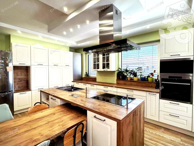 Eladó családi ház, Kecskeméten 349.9 M Ft, 6 szobás