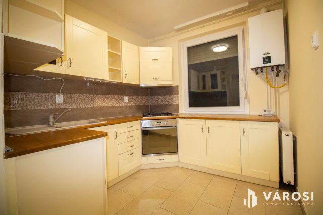 Eladó panellakás, Békéscsabán 37.5 M Ft, 2 szobás