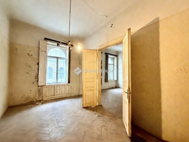 Eladó téglalakás, Budapesten, VI. kerületben 101 M Ft, 3 szobás