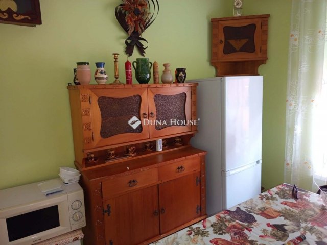 Eladó családi ház, Komlón 32 M Ft, 2 szobás