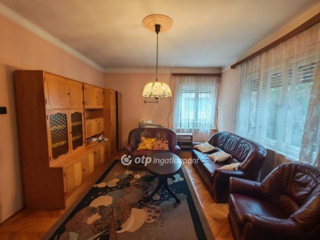 Eladó családi ház, Vácon 102 M Ft, 3 szobás
