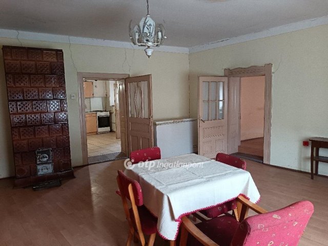 Eladó családi ház, Sárándon 19.5 M Ft, 4 szobás