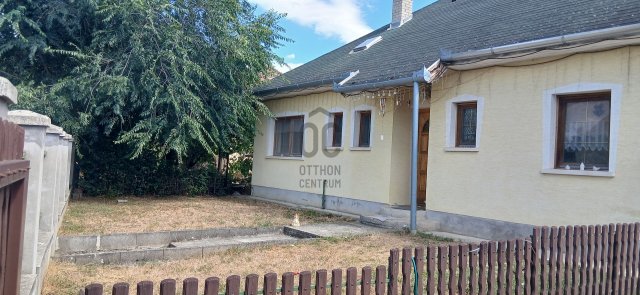 Eladó családi ház, Pécelen 89 M Ft, 4 szobás