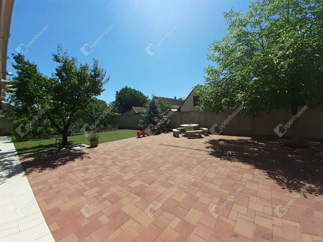 Eladó családi ház, Debrecenben 110 M Ft, 4 szobás