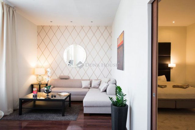 Eladó téglalakás, V. kerületben, Petőfi Sándor utcában