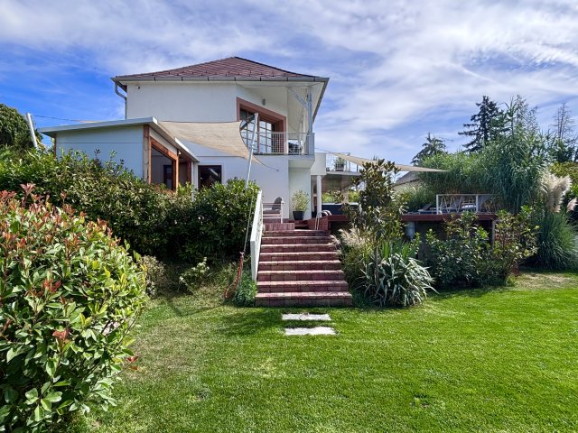 Eladó családi ház, Balatonfüreden 298 M Ft, 5 szobás