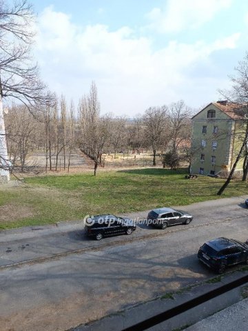 Eladó téglalakás, Pécsett 28.5 M Ft, 1 szobás