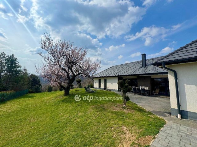 Eladó családi ház, Pécsett 149 M Ft, 4 szobás