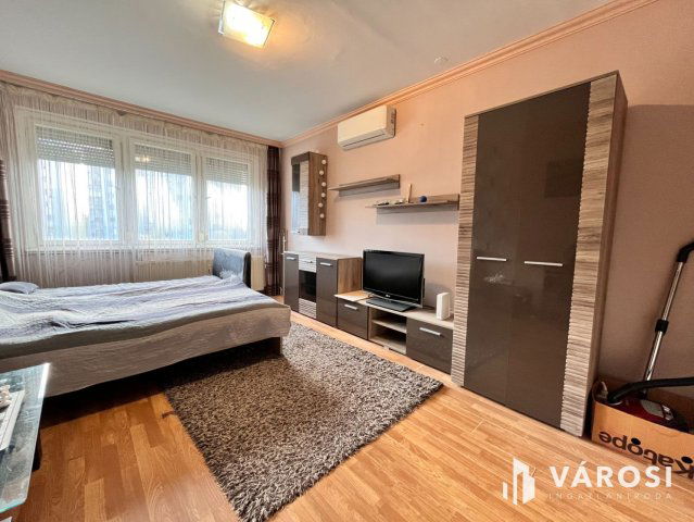 Eladó panellakás, Debrecenben 59.9 M Ft, 3 szobás