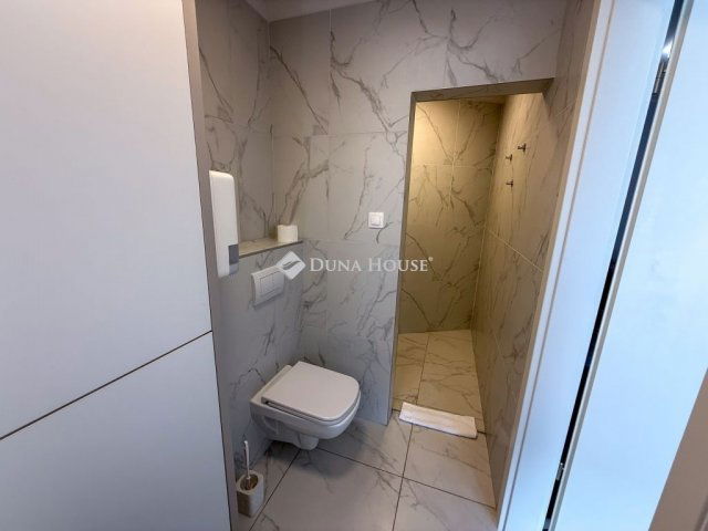 Eladó téglalakás, Pécsett 99.9 M Ft, 2 szobás