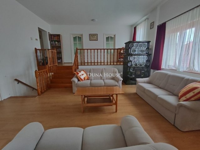 Eladó családi ház, Székesfehérvárott 149 M Ft, 5 szobás