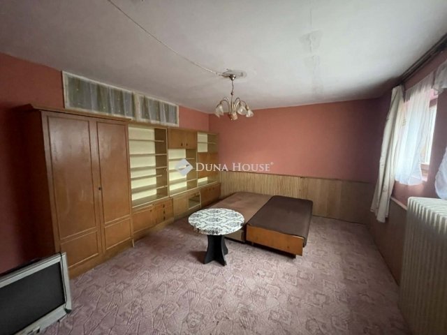 Eladó családi ház, Szegeden 99.5 M Ft, 9 szobás