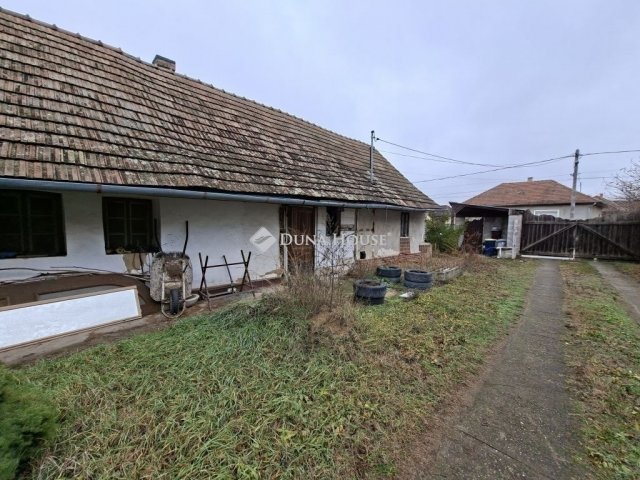 Eladó családi ház, Tápiószecsőn 69.9 M Ft, 7 szobás