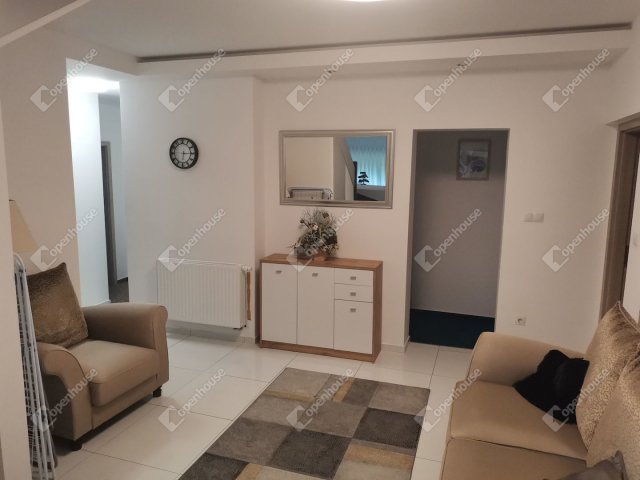 Kiadó családi ház, albérlet, Komáromban 3200 E Ft / hó